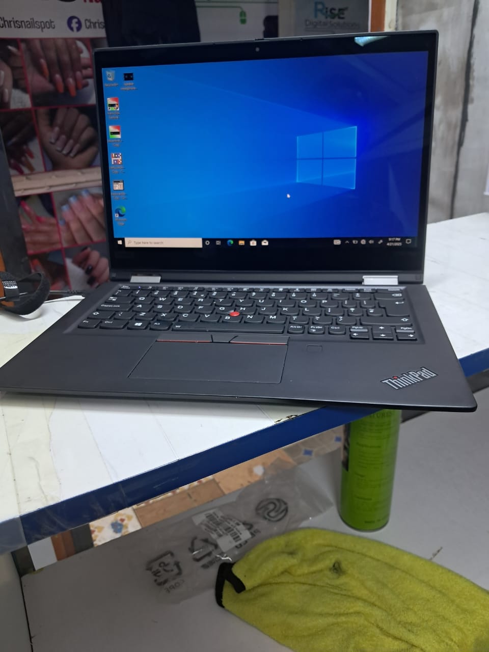 Lenovo Yoga X390 - Versatile 2-in-1 Laptop - Image 5