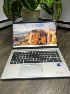 HP EliteBook 840 G8 - Core i7 Laptop - Image 2